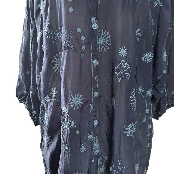 Johnny Was navy CELESTIN CERES TUNIC in size Large. Absolutely gorgeous detail - Picture 5 of 15